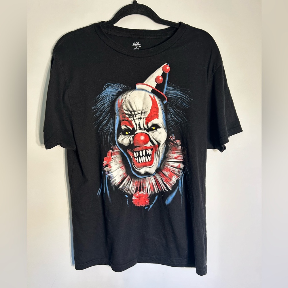 CELEBRATE HALLOWEEN BLACK GRAPHIC TEE WITH SCARY CLOWN FACE ON FRONT SIZE MEDIUM